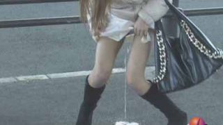 お蔵入り映像大放出！！　スカートめくりビックリお漏らし