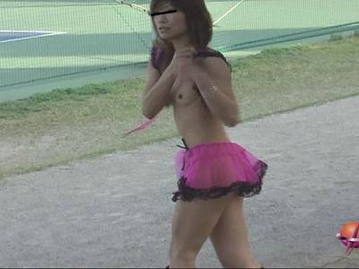 悪戯シリーズ 衣服強奪!!2カメ野外強制コスプレ