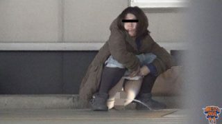 盗撮2カメ照射野ション〜輝くあそこときらめく尿線〜