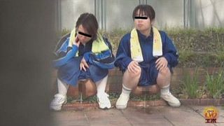 野外隠撮 部活女子達の連れション！