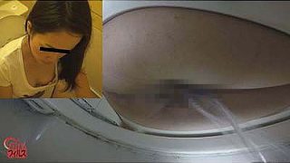 盗撮 自宅呑み女子会 超絶込み合いトイレ 爆尿ラッシュ!!